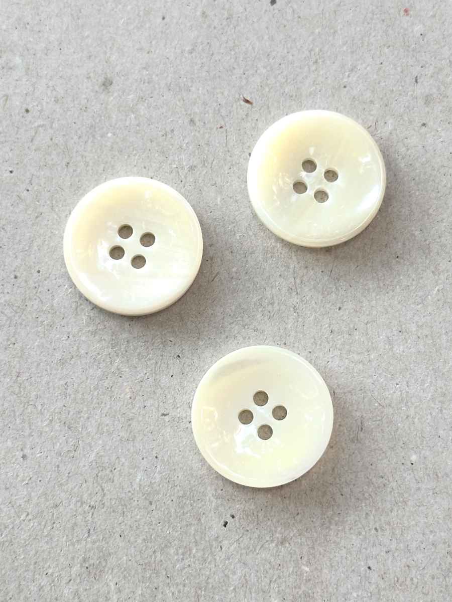 Guziki perłowe ecru 1 szt.