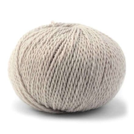 Tibetan Pascuali to włóczka, która powstała z ultracienkich włókien wełny merynosów, a także wełny jaka.