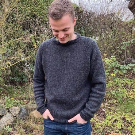 PetiteKnit Hanstholm Sweater wzór na druty na sweter z wełny norweskiej włóczka Peer Gynt Sandnes Garn